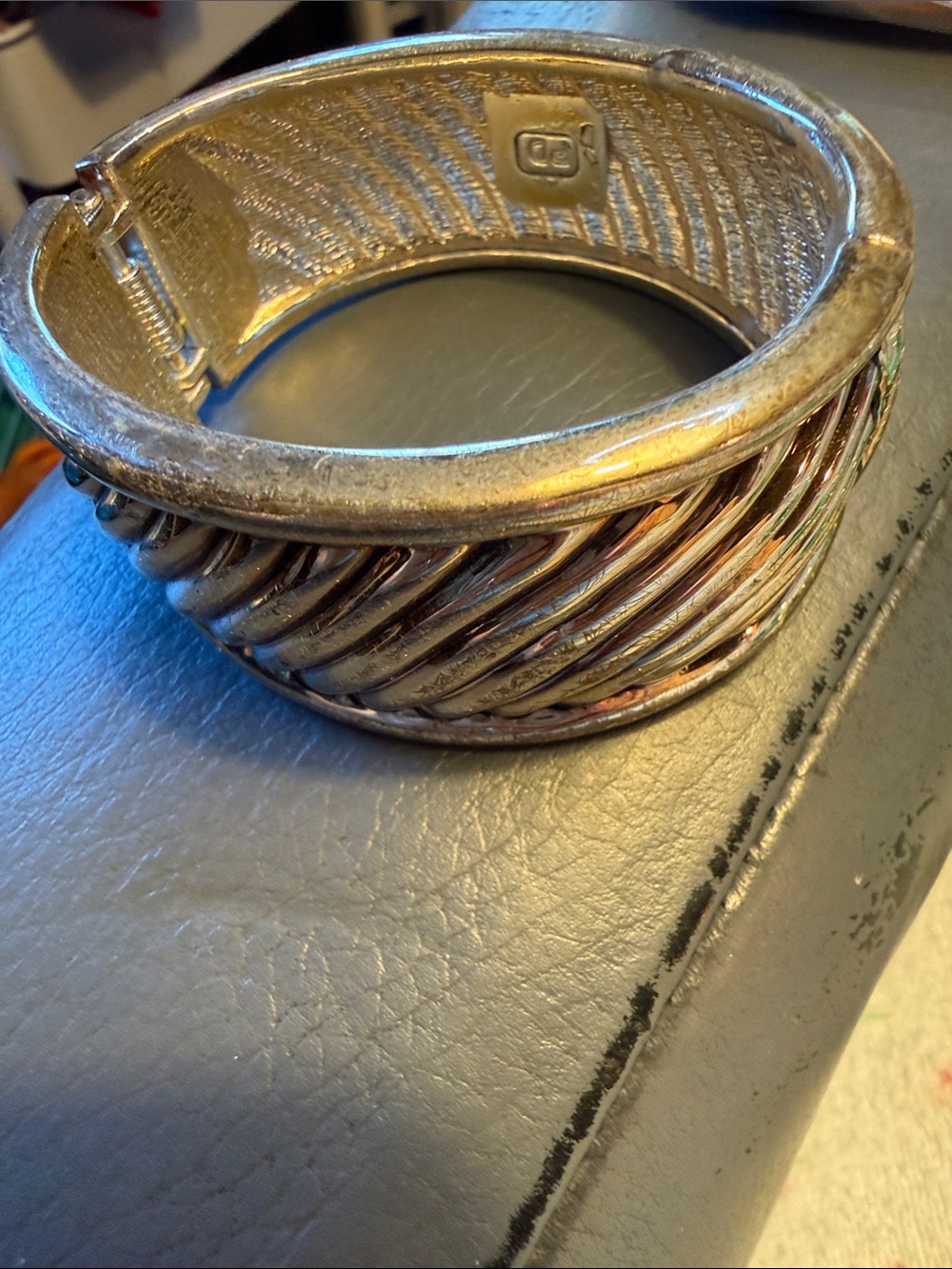 Premier design Gorgeous clamper bracelet. Vintage.